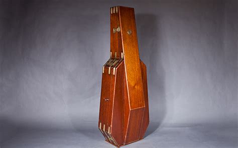 Старинный футляр для виолончели красного дерева — atl-antik.ru