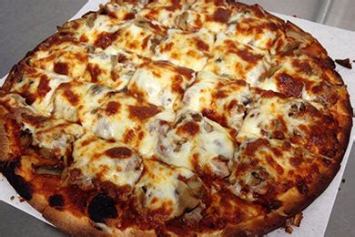 Geno's Pizza, | Family Vacation Critic