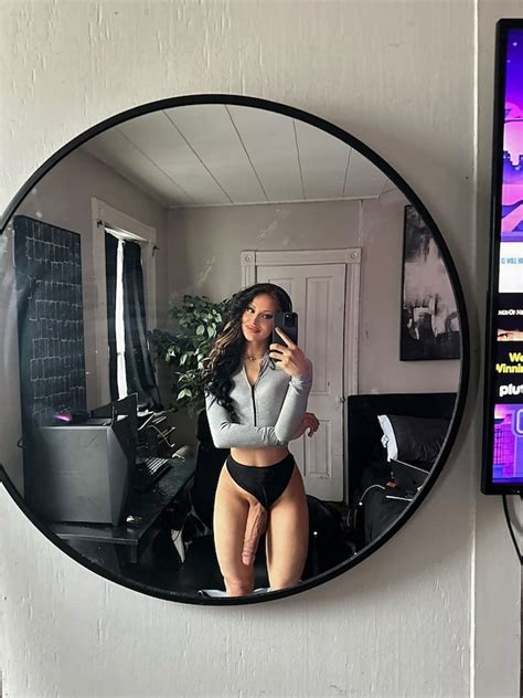 Who S This Trans Girl With Huge Dick Kendalluvxx Shemale Porn 1423518 NameThatPorn