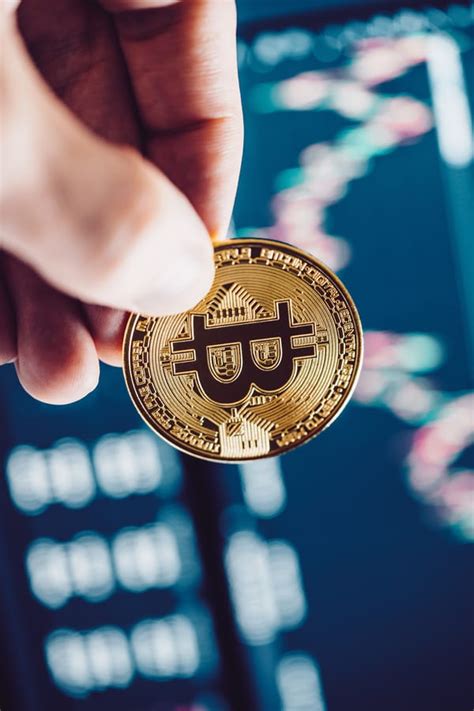 Обои: Bitcoin, Монеты, Биткоин, Крупным, Размытый, боке, планом, Пальцы ...