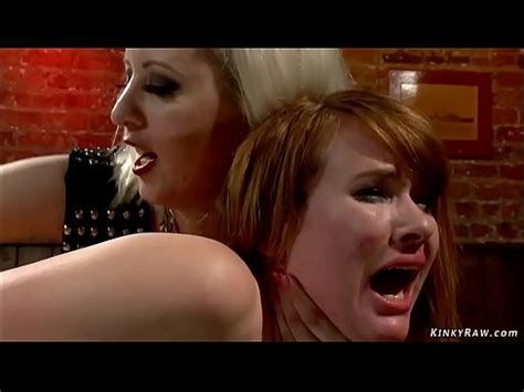 Rousse fessée et anal baisée dans un bar XVIDEOS