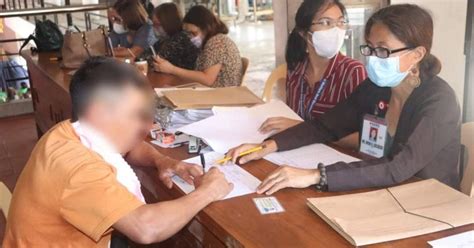 Dswd Gives Cash Aid To Ex Rebels Supporters In Iloilo Philippine