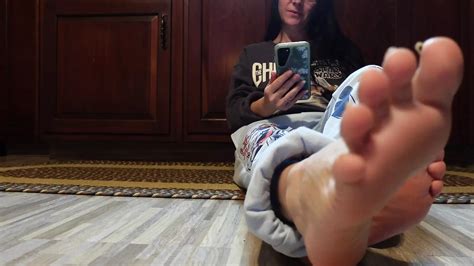 Resting My Tired Feet Amateur Amateur Porn Feat Raven Willow By Faphouse Xhamster