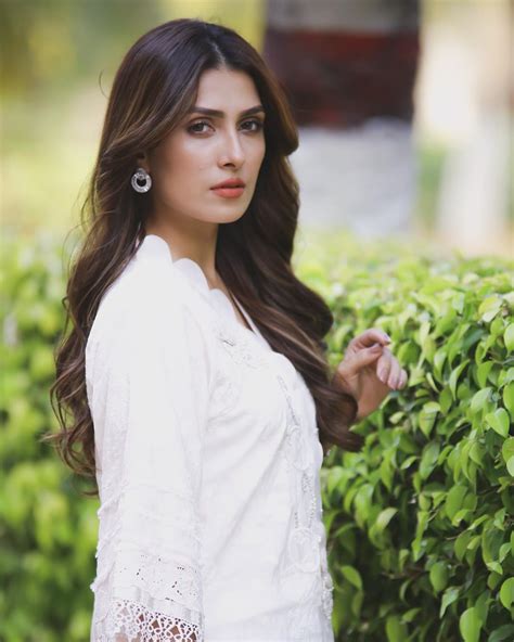 Beautiful Ayeza Khan S Latest Clicks Reviewit Pk