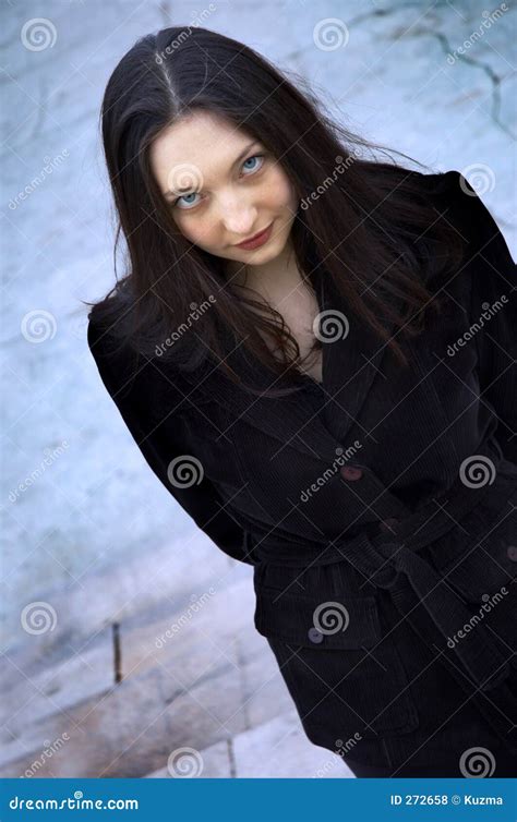 Fille Chaude De Brunette De Charme Photo Stock Image Du Gothique Sourire