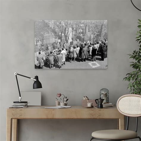 Tourists are confused by what time is it in NY NY during shifts 3