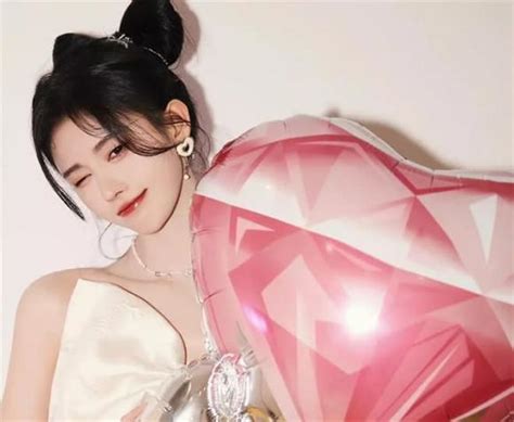 Top những mỹ nhân Cbiz hot nhất mạng xã hội từ 1 1 đến 27 9 2022 do Sina thống kê