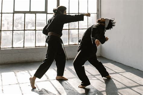 5 Teknik Pukulan Dalam Pencak Silat Efektif Serang Lawan