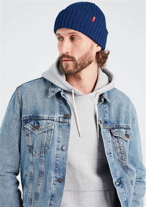 Фирменные мужские шапки: обзор брендовых новинок. Лучшие модели