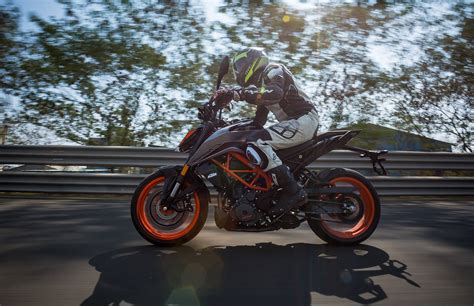 2020 KTM 390 Duke BS6: Review Picture Gallery | BikeDekho