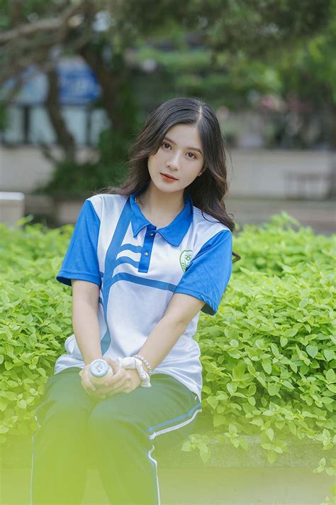 Nhan sắc thăng hạng của hot girl mùa thi nổi tiếng một năm trước Báo Dân trí