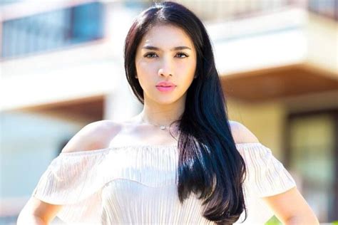 Hot Sexy Kezia Karamoy Bikini Pics