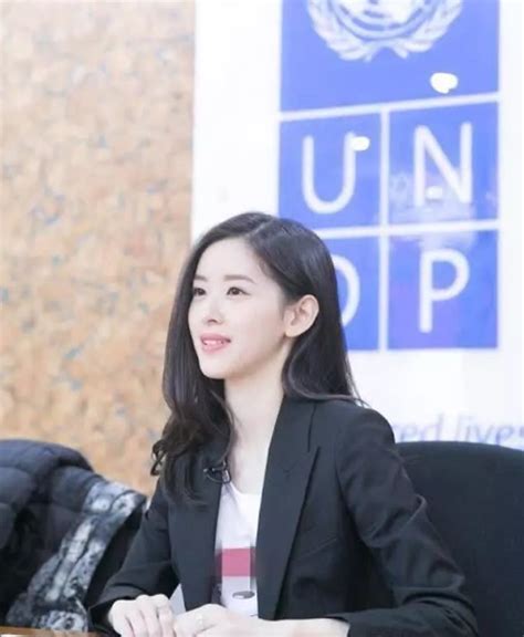 Vợ chồng hot girl trà sữa dắt con gái đi chơi