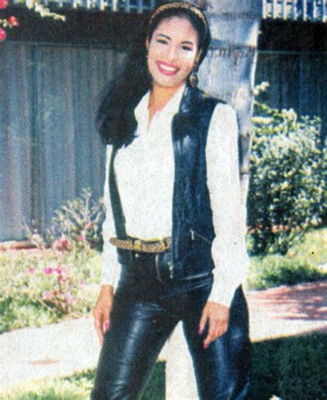 Pin On S E L E N A Selena Selena Quintanilla Perez Diva Fashion