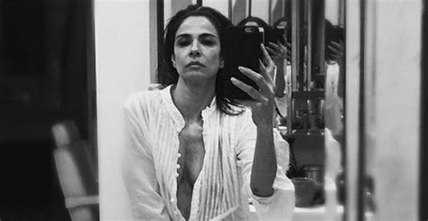 Uau Luciana Gimenez Publica Foto Camisola Transparente E Sem Lingerie