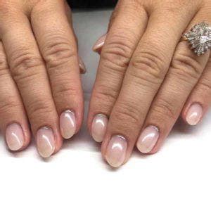 modèles de manucure nude à essayer en