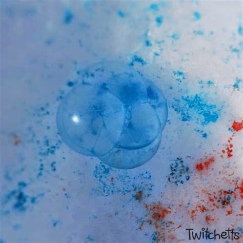 How to make a Colored Frozen Bubble: Snow day fun! - Twitchetts