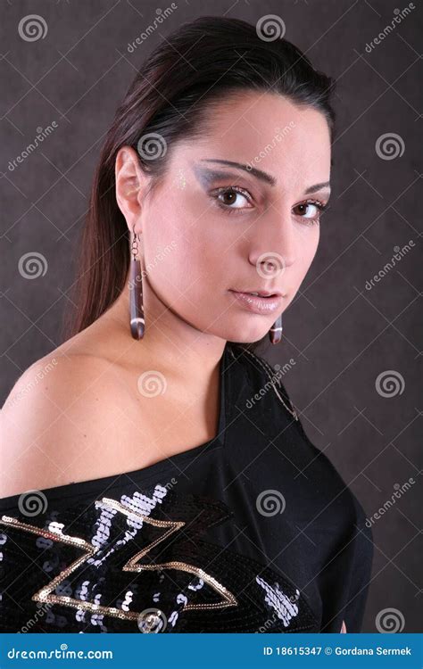 Brunette Bonito Imagem De Stock Imagem De Olhos Longo