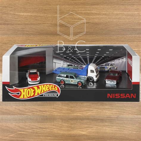 Hot Wheels Premium Nissan Garage Box Set GMH Datsun Wagon Nissan Fairlady Z Laurel