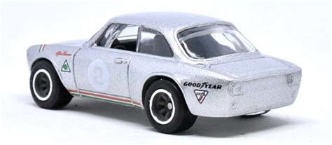 ALFA ROMEO GIULIA SPRINT GTAのレビュージウジアーロの初期代表作のひとつ DWH Hot