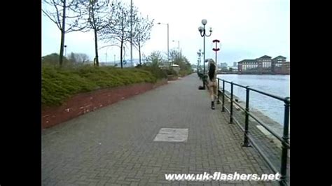 English Amateur Isis Flashing The Coastline And Showing Boobies In Public XNXX