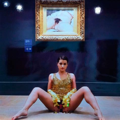 Mujer muestra su vagina en un museo de París Crees que es arte