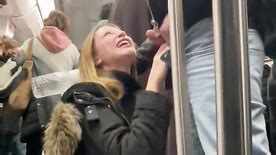 Flagrant Amateur Blonde Paying Blowjob Inside The Subway Cnn Amador