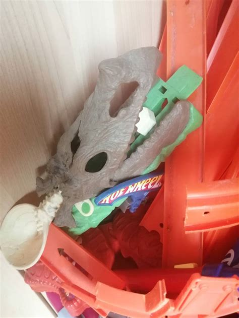 Daruji za odvoz kusy autodráhy hot wheels VšezaOdvoz