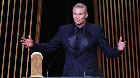 Erling Haaland Raih Gerd Mueller Trophy Di Ballon D Or Foto