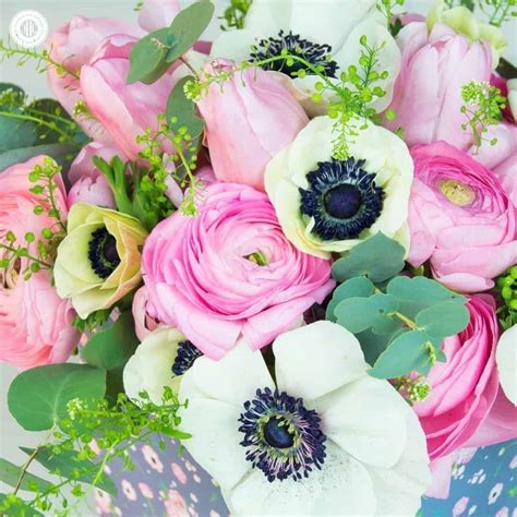 Make a spring flower arrangement in soft pastels