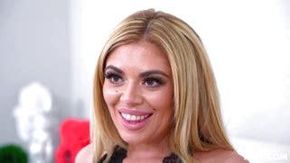 Vivianne DeSilva Gets Her Pussy Licked By Peter Green Porn Movies 3Movs