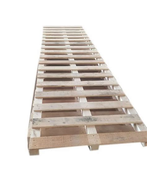 Rectangular Brown Two Way Pine Wood Pallet For Packaging Capacity