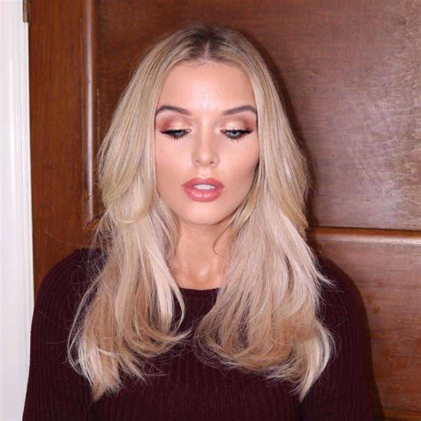 Blonde Goddess Scrolller