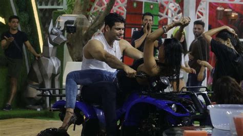 Bigg Boss October Written Update Girls Fight It Out To Impress