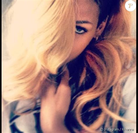 Rihanna Blonde Comme Son Ex Chris Brown Elle Joue Avec La Mode Purepeople