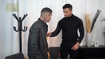 De Bobeira Na Rua Um Gringo Me Chamou Pra Tomar Um Vinho No Ap Dele Gozamos Gostoso Xvideos