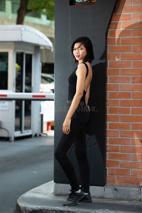 Transgender Man Feels Like Woman Lesbian Woman Kiss Transgender Man Heterosexual Couple Of