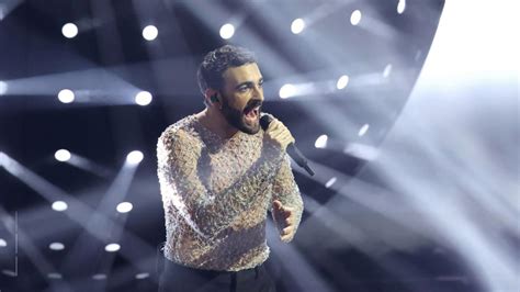 Marco Mengoni Torna A Cantare Due Vite A Sanremo E Commuove Tutti