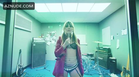 VICTORIA DE ANGELIS Nude AZNude