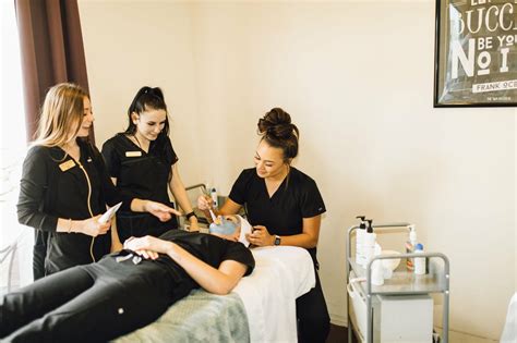 esthetician     esthetician  estheticianorg