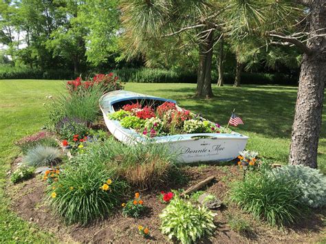 The gardens of First... - West Haven Beautification Committee