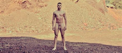 Circula fotografía del actor mexicano Erik Díaz desnudo Zona Gay