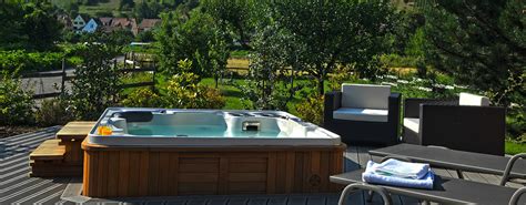 How To Beautifully Integrate Your Hot Tub Into Your Outside Space