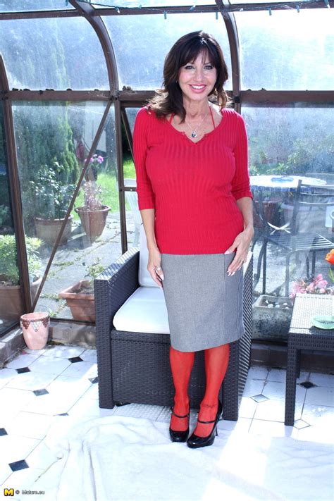 Babe Today Mature Nl Tara Holiday Girl High Heels Cleavage Porn Pics