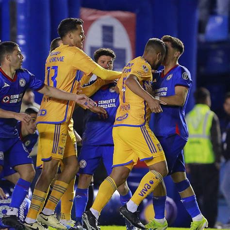 Video: Cruz Azul vs Tigres UANL terminó en bronca y con dos expulsados