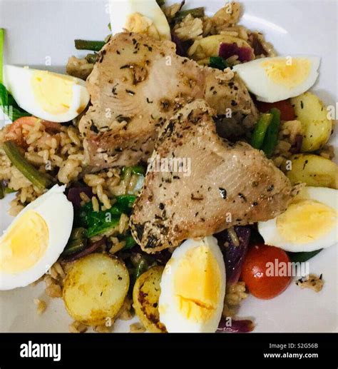 Healthy tuna steak meal Stock Photo - Alamy