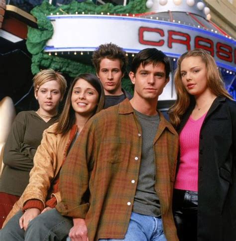 Roswell Shiri Appleby And Cast Photos Roswell Tv Series Roswell