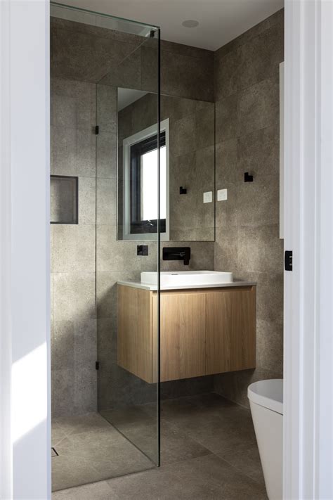 View 34 Manhattan apartments see a sudden rise in vacancies 11