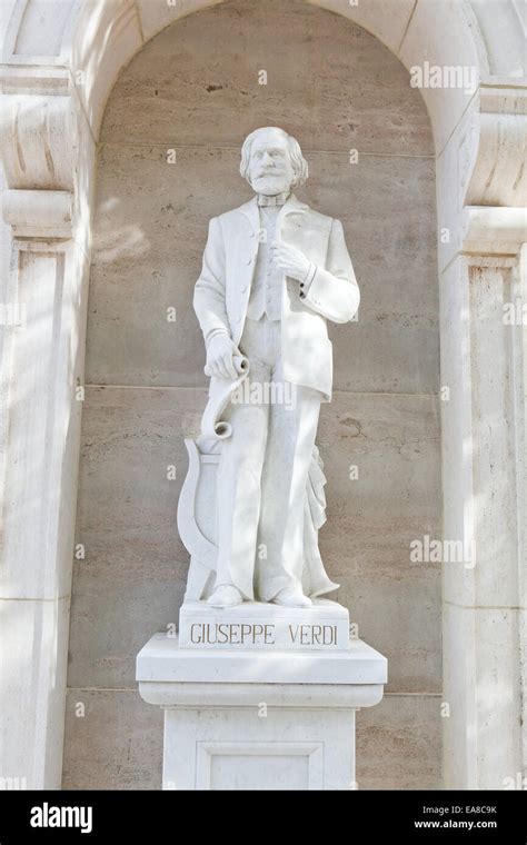 Monumento De Giuseppe Verdi Fotograf As E Im Genes De Alta Resoluci N