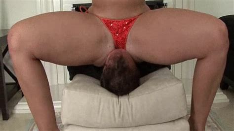 Kelly Divine In Hot POV Ass Worship Big Butt Facesitting With Bikini On Facesitting Ass
